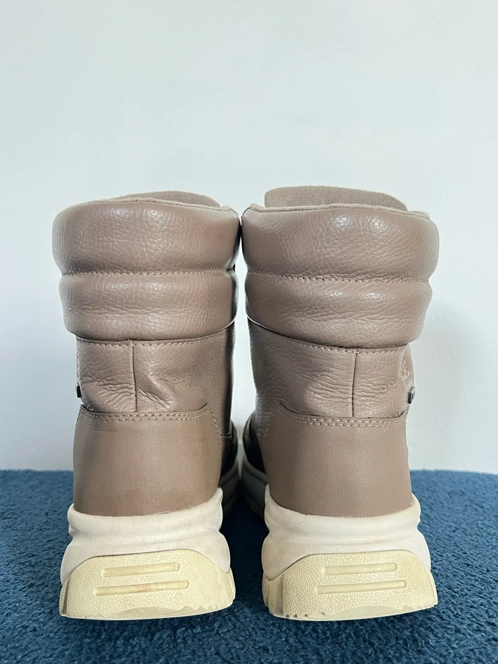 UGG Waterproof Yose Boot US8.5
